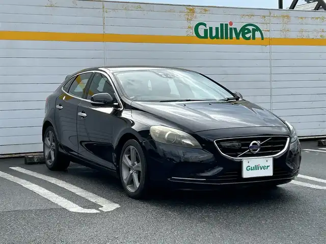 ボルボ Ｖ４０ T－4 SE 埼玉県 2013(平25)年 7万km ブラックサファイアメタリック ワンオーナー/純正ナビ/フルセグテレビ/コーナーセンサー/クルーズコントロール/バックカメラ/フルセグテレビ/フロアマット/レーンアシスト/シートヒーター/パワーシート/オートライト/ABS/ETC/PW/PS/Bluetooth接続/DVD再生/ドライブレコーダー/パーキングアシスト/AAC/プッシュスタート