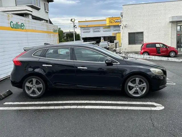 ボルボ Ｖ４０ T－4 SE 埼玉県 2013(平25)年 7万km ブラックサファイアメタリック ワンオーナー/純正ナビ/フルセグテレビ/コーナーセンサー/クルーズコントロール/バックカメラ/フルセグテレビ/フロアマット/レーンアシスト/シートヒーター/パワーシート/オートライト/ABS/ETC/PW/PS/Bluetooth接続/DVD再生/ドライブレコーダー/パーキングアシスト/AAC/プッシュスタート