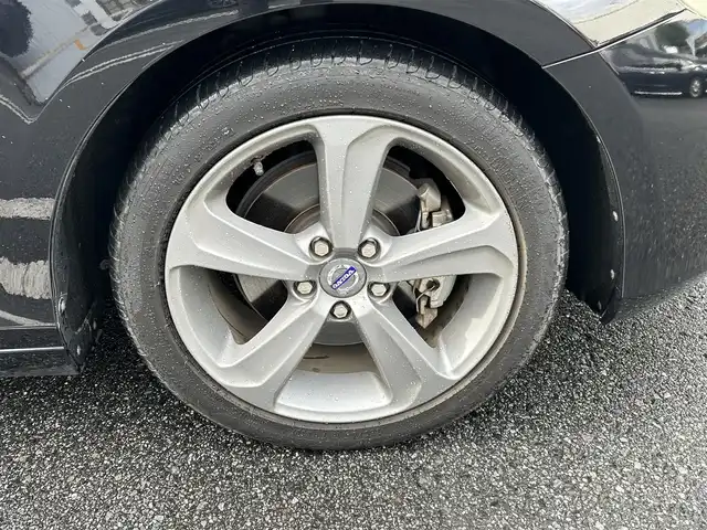 ボルボ Ｖ４０ T－4 SE 埼玉県 2013(平25)年 7万km ブラックサファイアメタリック ワンオーナー/純正ナビ/フルセグテレビ/コーナーセンサー/クルーズコントロール/バックカメラ/フルセグテレビ/フロアマット/レーンアシスト/シートヒーター/パワーシート/オートライト/ABS/ETC/PW/PS/Bluetooth接続/DVD再生/ドライブレコーダー/パーキングアシスト/AAC/プッシュスタート