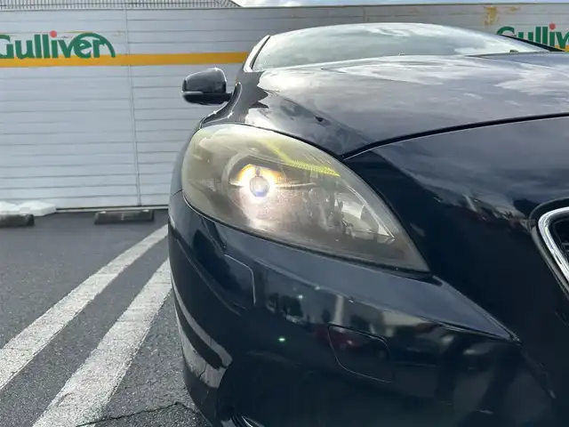ボルボ Ｖ４０ T－4 SE 埼玉県 2013(平25)年 7万km ブラックサファイアメタリック ワンオーナー/純正ナビ/フルセグテレビ/コーナーセンサー/クルーズコントロール/バックカメラ/フルセグテレビ/フロアマット/レーンアシスト/シートヒーター/パワーシート/オートライト/ABS/ETC/PW/PS/Bluetooth接続/DVD再生/ドライブレコーダー/パーキングアシスト/AAC/プッシュスタート