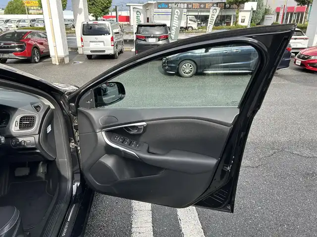 ボルボ Ｖ４０ T－4 SE 埼玉県 2013(平25)年 7万km ブラックサファイアメタリック ワンオーナー/純正ナビ/フルセグテレビ/コーナーセンサー/クルーズコントロール/バックカメラ/フルセグテレビ/フロアマット/レーンアシスト/シートヒーター/パワーシート/オートライト/ABS/ETC/PW/PS/Bluetooth接続/DVD再生/ドライブレコーダー/パーキングアシスト/AAC/プッシュスタート