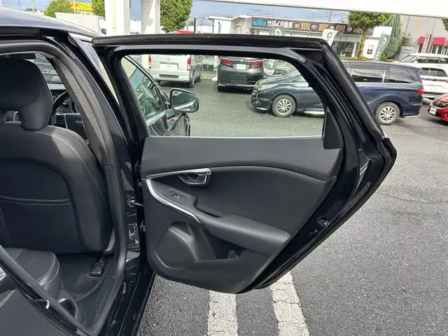 ボルボ Ｖ４０ T－4 SE 埼玉県 2013(平25)年 7万km ブラックサファイアメタリック ワンオーナー/純正ナビ/フルセグテレビ/コーナーセンサー/クルーズコントロール/バックカメラ/フルセグテレビ/フロアマット/レーンアシスト/シートヒーター/パワーシート/オートライト/ABS/ETC/PW/PS/Bluetooth接続/DVD再生/ドライブレコーダー/パーキングアシスト/AAC/プッシュスタート