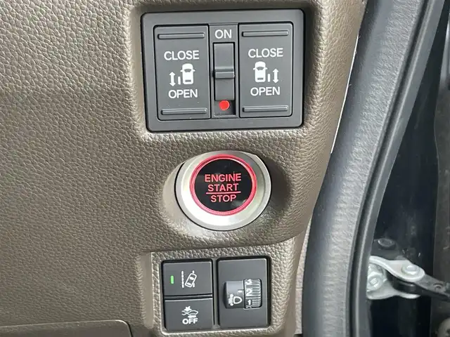 ホンダ Ｎ ＢＯＸ L 福岡県 2022(令4)年 2.8万km クリスタルブラックパール ワンオーナー/ホンダセンシング/衝突軽減/レーンアシスト/アダプティブクルーズコントロール/純正ナビ（ＶＸＭ－２２４ＶＦｉ）/フルセグTV/CD/DVD/BT/SD/AM/FM/バックカメラ/両側パワースライドドア/前席シートヒーター/LEDオートライト/オートハイビーム/パーキングセンサー/ビルトインETC/スマートキー/プッシュスタート/シートバックテーブル/ロールサンシェード/電動パーキング/ブレーキホールド