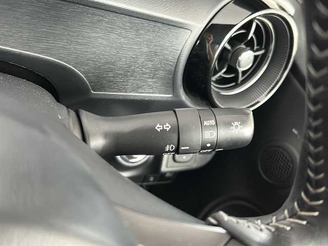 トヨタ アクア G GRスポーツ 17インチPKG 富山県 2019(平31)年 3.1万km ホワイトパールクリスタルシャイン トヨタセーフティセンス/レーンディパーチャーアラート/プリクラッシュセーフティ/オートマッチクハイビーム/純正SDナビ/フルセグ/バックカメラ/ビルトインETC/クルーズコントロール/LEDヘッドライト/スペアキー/GR専用シート