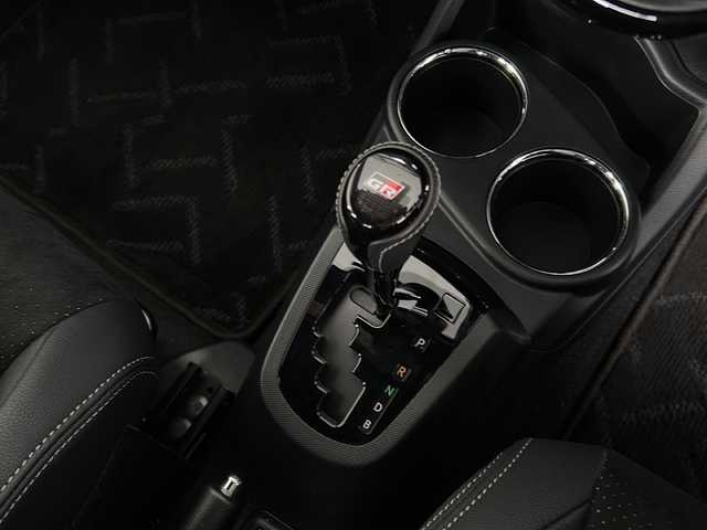 トヨタ アクア G GRスポーツ 17インチPKG 富山県 2019(平31)年 3.1万km ホワイトパールクリスタルシャイン トヨタセーフティセンス/レーンディパーチャーアラート/プリクラッシュセーフティ/オートマッチクハイビーム/純正SDナビ/フルセグ/バックカメラ/ビルトインETC/クルーズコントロール/LEDヘッドライト/スペアキー/GR専用シート
