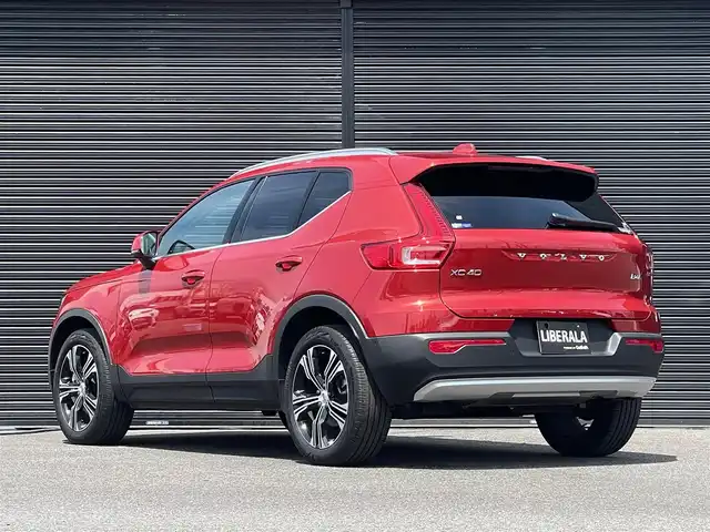 ボルボ ボルボ ＸＣ４０ B4 AWD インスクリプション 山梨県 2022(令4)年 1.9万km フュージョンレッドM 1オーナー /黒革 /H/Kサウンド /360カメラ/純正メモリナビ/フルセグ/カープレイ/ＢＴ/ＡＣＣ/Ｐアシスト/ＢＳＡ/ＬＫＡ/Ｐシート/前後シートＨ/ステアリングＨ/Ｐバックドア/クリスタルシフト/置き型充電/保証書/スペアキー