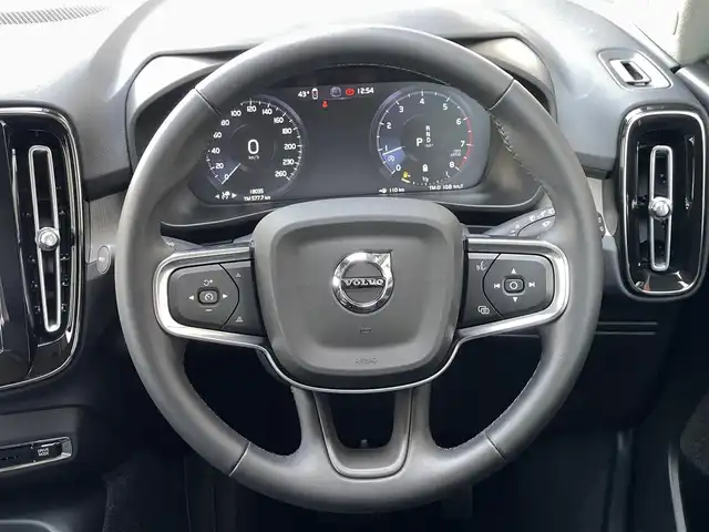 ボルボ ボルボ ＸＣ４０ B4 AWD インスクリプション 山梨県 2022(令4)年 1.9万km フュージョンレッドM 1オーナー /黒革 /H/Kサウンド /360カメラ/純正メモリナビ/フルセグ/カープレイ/ＢＴ/ＡＣＣ/Ｐアシスト/ＢＳＡ/ＬＫＡ/Ｐシート/前後シートＨ/ステアリングＨ/Ｐバックドア/クリスタルシフト/置き型充電/保証書/スペアキー