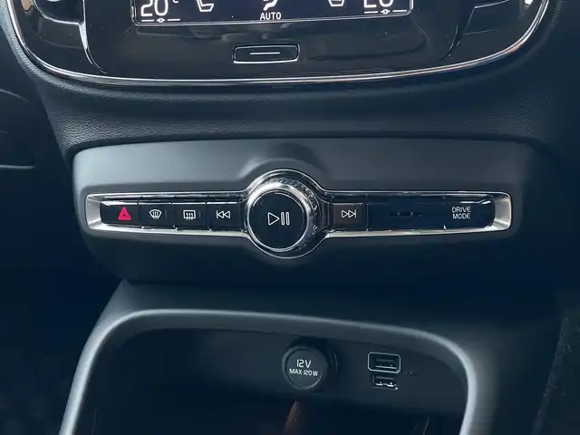 ボルボ ボルボ ＸＣ４０ B4 AWD インスクリプション 山梨県 2022(令4)年 1.9万km フュージョンレッドM 1オーナー /黒革 /H/Kサウンド /360カメラ/純正メモリナビ/フルセグ/カープレイ/ＢＴ/ＡＣＣ/Ｐアシスト/ＢＳＡ/ＬＫＡ/Ｐシート/前後シートＨ/ステアリングＨ/Ｐバックドア/クリスタルシフト/置き型充電/保証書/スペアキー