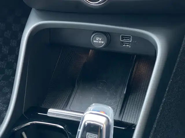 ボルボ ボルボ ＸＣ４０ B4 AWD インスクリプション 山梨県 2022(令4)年 1.9万km フュージョンレッドM 1オーナー /黒革 /H/Kサウンド /360カメラ/純正メモリナビ/フルセグ/カープレイ/ＢＴ/ＡＣＣ/Ｐアシスト/ＢＳＡ/ＬＫＡ/Ｐシート/前後シートＨ/ステアリングＨ/Ｐバックドア/クリスタルシフト/置き型充電/保証書/スペアキー