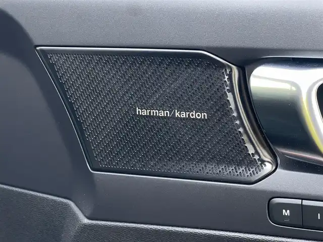 ボルボ ボルボ ＸＣ４０ B4 AWD インスクリプション 山梨県 2022(令4)年 1.9万km フュージョンレッドM 1オーナー /黒革 /H/Kサウンド /360カメラ/純正メモリナビ/フルセグ/カープレイ/ＢＴ/ＡＣＣ/Ｐアシスト/ＢＳＡ/ＬＫＡ/Ｐシート/前後シートＨ/ステアリングＨ/Ｐバックドア/クリスタルシフト/置き型充電/保証書/スペアキー