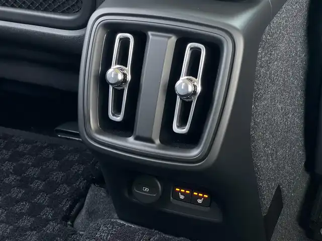 ボルボ ボルボ ＸＣ４０ B4 AWD インスクリプション 山梨県 2022(令4)年 1.9万km フュージョンレッドM 1オーナー /黒革 /H/Kサウンド /360カメラ/純正メモリナビ/フルセグ/カープレイ/ＢＴ/ＡＣＣ/Ｐアシスト/ＢＳＡ/ＬＫＡ/Ｐシート/前後シートＨ/ステアリングＨ/Ｐバックドア/クリスタルシフト/置き型充電/保証書/スペアキー