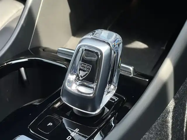 ボルボ ボルボ ＸＣ４０ B4 AWD インスクリプション 山梨県 2022(令4)年 1.9万km フュージョンレッドM 1オーナー /黒革 /H/Kサウンド /360カメラ/純正メモリナビ/フルセグ/カープレイ/ＢＴ/ＡＣＣ/Ｐアシスト/ＢＳＡ/ＬＫＡ/Ｐシート/前後シートＨ/ステアリングＨ/Ｐバックドア/クリスタルシフト/置き型充電/保証書/スペアキー