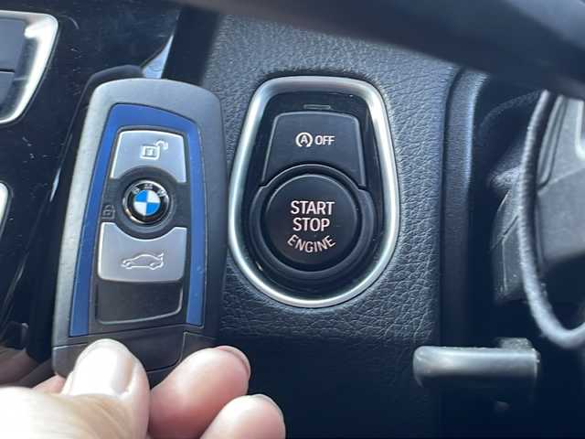 ＢＭＷ ３２０ｄ Mスポーツ 兵庫県 2018(平30)年 6.4万km アルピンホワイトⅢ 保証書・取説・有/純正メモリーナビ・BT・CD・DVD・FM・AM・AUX/ETC/前方ドライブレコーダー/追尾機能付きクルーズコントロール/車線逸脱防止支援システム/衝突被害軽減ブレーキ/パドルシフト/プッシュスタート/スマートキー×2/純正フロアマット