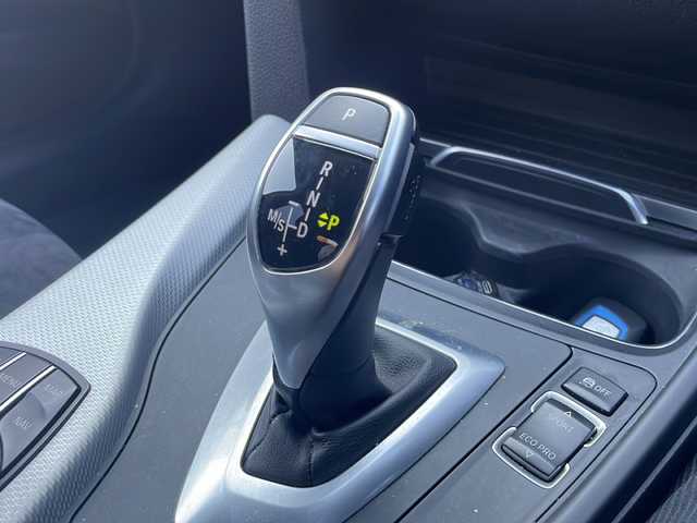 ＢＭＷ ３２０ｄ Mスポーツ 兵庫県 2018(平30)年 6.4万km アルピンホワイトⅢ 保証書・取説・有/純正メモリーナビ・BT・CD・DVD・FM・AM・AUX/ETC/前方ドライブレコーダー/追尾機能付きクルーズコントロール/車線逸脱防止支援システム/衝突被害軽減ブレーキ/パドルシフト/プッシュスタート/スマートキー×2/純正フロアマット