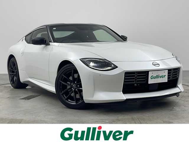 日産 フェアレディ Ｚ バージョンS 愛知県 2023(令5)年 0.1万km 白Ⅱ /禁煙車//登録時走行距離718km//6速MT//純正NissanConnectナビ//フルセグTV//AppleCarPlay//AndroidAuto//ビルトインETC2.0//バックカメラ//純正RAYS製19インチ鍛造アルミホイール//タイヤ空気圧警告システム//アルミキャリパー対向ピストンブレーキ(F：4pod R：2pod)//メカニカルLSD//フロント&リヤスポイラー//ローンチコントロール//MTシンクロレブコントロール//3連サブメーター//アルミペダル&フットレスト//本革巻きステアリング//ステアリングスイッチ//本革巻きシフトノブ//本革巻きパーキングブレーキレバー//LEDヘッドライト//オートライト//リヤフォグランプ//インテリジェントエマージェンシーブレーキ//インテリジェントFCW//インテリジェントクルーズコントロール//踏み間違い防止アシスト//レーンディパーチャーウォーニング//ブラインドスポットウォーニング//リヤクロストラフィックアラート//フロント&バックソナー//純正フロアマット//プッシュスタート//電動格納ミラーウィンカー//横滑り防止装置//イモビライザー