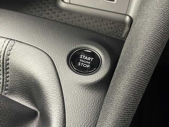 日産 フェアレディ Ｚ バージョンS 愛知県 2023(令5)年 0.1万km 白Ⅱ /禁煙車//登録時走行距離718km//6速MT//純正NissanConnectナビ//フルセグTV//AppleCarPlay//AndroidAuto//ビルトインETC2.0//バックカメラ//純正RAYS製19インチ鍛造アルミホイール//タイヤ空気圧警告システム//アルミキャリパー対向ピストンブレーキ(F：4pod R：2pod)//メカニカルLSD//フロント&リヤスポイラー//ローンチコントロール//MTシンクロレブコントロール//3連サブメーター//アルミペダル&フットレスト//本革巻きステアリング//ステアリングスイッチ//本革巻きシフトノブ//本革巻きパーキングブレーキレバー//LEDヘッドライト//オートライト//リヤフォグランプ//インテリジェントエマージェンシーブレーキ//インテリジェントFCW//インテリジェントクルーズコントロール//踏み間違い防止アシスト//レーンディパーチャーウォーニング//ブラインドスポットウォーニング//リヤクロストラフィックアラート//フロント&バックソナー//純正フロアマット//プッシュスタート//電動格納ミラーウィンカー//横滑り防止装置//イモビライザー
