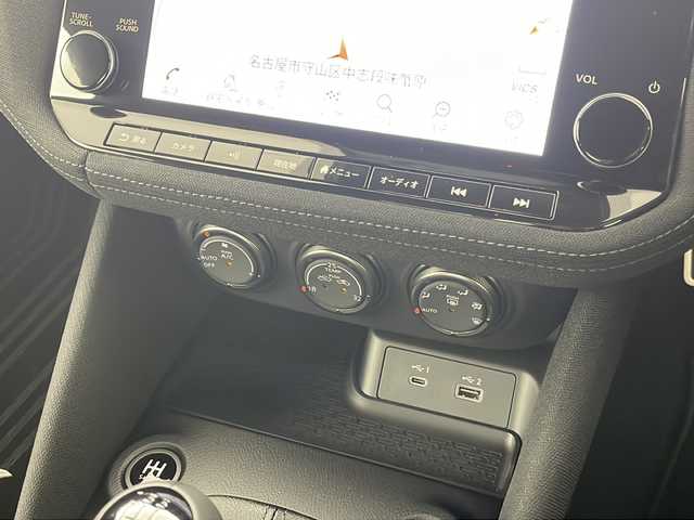 日産 フェアレディ Ｚ バージョンS 愛知県 2023(令5)年 0.1万km 白Ⅱ /禁煙車//登録時走行距離718km//6速MT//純正NissanConnectナビ//フルセグTV//AppleCarPlay//AndroidAuto//ビルトインETC2.0//バックカメラ//純正RAYS製19インチ鍛造アルミホイール//タイヤ空気圧警告システム//アルミキャリパー対向ピストンブレーキ(F：4pod R：2pod)//メカニカルLSD//フロント&リヤスポイラー//ローンチコントロール//MTシンクロレブコントロール//3連サブメーター//アルミペダル&フットレスト//本革巻きステアリング//ステアリングスイッチ//本革巻きシフトノブ//本革巻きパーキングブレーキレバー//LEDヘッドライト//オートライト//リヤフォグランプ//インテリジェントエマージェンシーブレーキ//インテリジェントFCW//インテリジェントクルーズコントロール//踏み間違い防止アシスト//レーンディパーチャーウォーニング//ブラインドスポットウォーニング//リヤクロストラフィックアラート//フロント&バックソナー//純正フロアマット//プッシュスタート//電動格納ミラーウィンカー//横滑り防止装置//イモビライザー