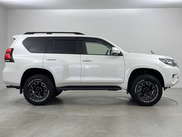 トヨタ ランドクルーザー プラド TX 道央・札幌 2023(令5)年 2.1万km ホワイトパールクリスタルシャイン ・4WD/・寒冷地仕様/・社外ナビ&CD&DVD&BT&SD/・サンルーフ/・トヨタセーフティセンス/・アダプティブクルーズコントロール/・横滑り防止装置/・社外前後ドライブレコーダー/・ビルトインETC/・電動格納ミラー/・ドアミラーヒーター/・社外フロアマット/・社外サスリフトアップ/・LEDヘッドライト/・オートライト/・オートマチックハイビーム/・スマートキー