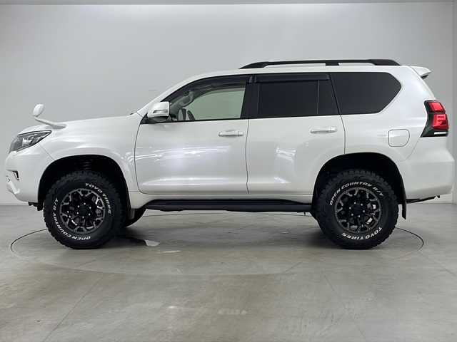 トヨタ ランドクルーザー プラド TX 道央・札幌 2023(令5)年 2.1万km ホワイトパールクリスタルシャイン ・4WD/・寒冷地仕様/・社外ナビ&CD&DVD&BT&SD/・サンルーフ/・トヨタセーフティセンス/・アダプティブクルーズコントロール/・横滑り防止装置/・社外前後ドライブレコーダー/・ビルトインETC/・電動格納ミラー/・ドアミラーヒーター/・社外フロアマット/・社外サスリフトアップ/・LEDヘッドライト/・オートライト/・オートマチックハイビーム/・スマートキー
