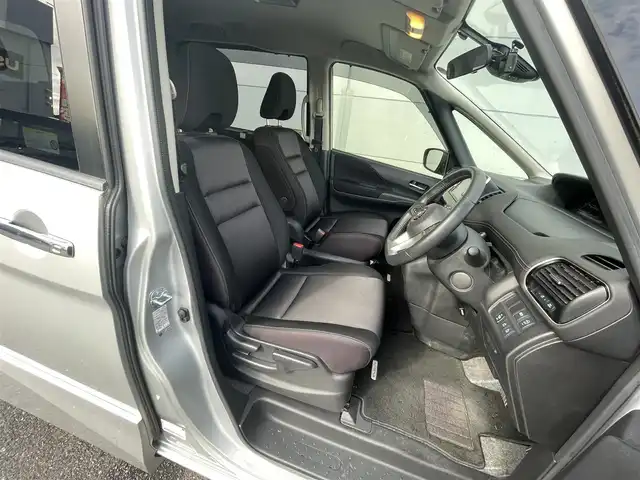 日産 セレナ ハイウェイスター プロパイロットED 千葉県 2017(平29)年 3.3万km ブリリアントシルバー ワンオーナー/衝突軽減ブレーキ/両側パワースライドドア/純正７インチＳＤナビ/フリップダウンモニター/フルセグＴＶ/バックカメラ/ＥＴＣ/ＬＥＤヘッドライト/オートライト/コーナーセンサー