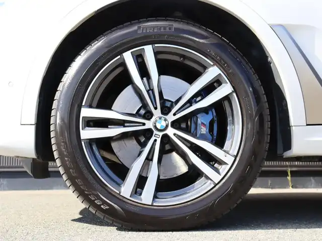 ＢＭＷ Ｘ７ M50i 静岡県 2022(令4)年 4万km ミネラルホワイト セレクトパッケージ/・サンルーフ/・サンプロテクションガラス/・リアシートエンタテインメント/黒革シート/前後ドラレコ/エアサス/後席モニター/harmankardon/マッサージ/前席ベンチレーション/1・2列目シートヒーター/ディスプレイキー/360°カメラ/HUD