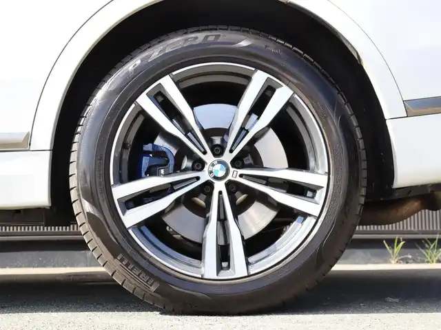 ＢＭＷ Ｘ７ M50i 静岡県 2022(令4)年 4万km ミネラルホワイト セレクトパッケージ/・サンルーフ/・サンプロテクションガラス/・リアシートエンタテインメント/黒革シート/前後ドラレコ/エアサス/後席モニター/harmankardon/マッサージ/前席ベンチレーション/1・2列目シートヒーター/ディスプレイキー/360°カメラ/HUD