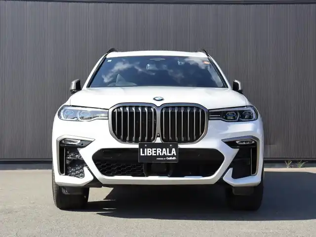 ＢＭＷ Ｘ７ M50i 静岡県 2022(令4)年 4万km ミネラルホワイト セレクトパッケージ/・サンルーフ/・サンプロテクションガラス/・リアシートエンタテインメント/黒革シート/前後ドラレコ/エアサス/後席モニター/harmankardon/マッサージ/前席ベンチレーション/1・2列目シートヒーター/ディスプレイキー/360°カメラ/HUD
