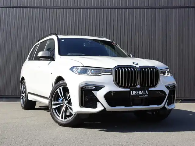 ＢＭＷ Ｘ７ M50i 静岡県 2022(令4)年 4万km ミネラルホワイト セレクトパッケージ/・サンルーフ/・サンプロテクションガラス/・リアシートエンタテインメント/黒革シート/前後ドラレコ/エアサス/後席モニター/harmankardon/マッサージ/前席ベンチレーション/1・2列目シートヒーター/ディスプレイキー/360°カメラ/HUD