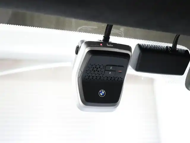 ＢＭＷ Ｘ７ M50i 静岡県 2022(令4)年 4万km ミネラルホワイト セレクトパッケージ/・サンルーフ/・サンプロテクションガラス/・リアシートエンタテインメント/黒革シート/前後ドラレコ/エアサス/後席モニター/harmankardon/マッサージ/前席ベンチレーション/1・2列目シートヒーター/ディスプレイキー/360°カメラ/HUD