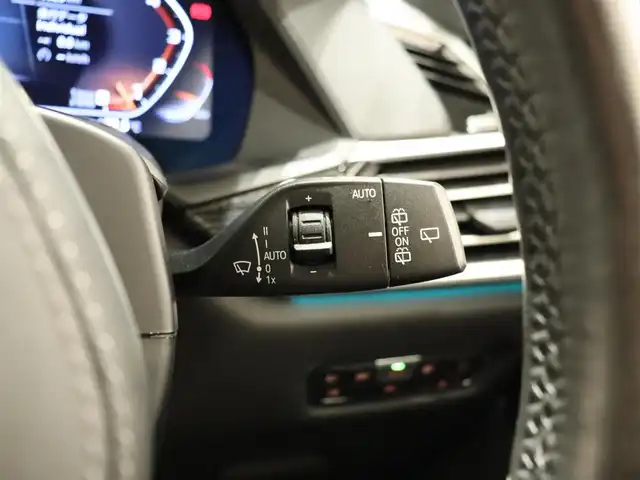 ＢＭＷ Ｘ７ M50i 静岡県 2022(令4)年 4万km ミネラルホワイト セレクトパッケージ/・サンルーフ/・サンプロテクションガラス/・リアシートエンタテインメント/黒革シート/前後ドラレコ/エアサス/後席モニター/harmankardon/マッサージ/前席ベンチレーション/1・2列目シートヒーター/ディスプレイキー/360°カメラ/HUD