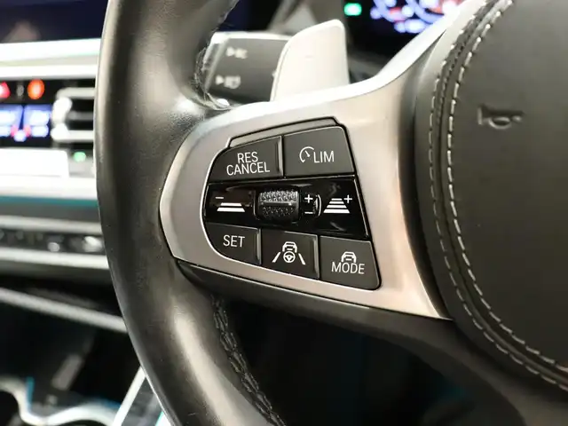 ＢＭＷ Ｘ７ M50i 静岡県 2022(令4)年 4万km ミネラルホワイト セレクトパッケージ/・サンルーフ/・サンプロテクションガラス/・リアシートエンタテインメント/黒革シート/前後ドラレコ/エアサス/後席モニター/harmankardon/マッサージ/前席ベンチレーション/1・2列目シートヒーター/ディスプレイキー/360°カメラ/HUD