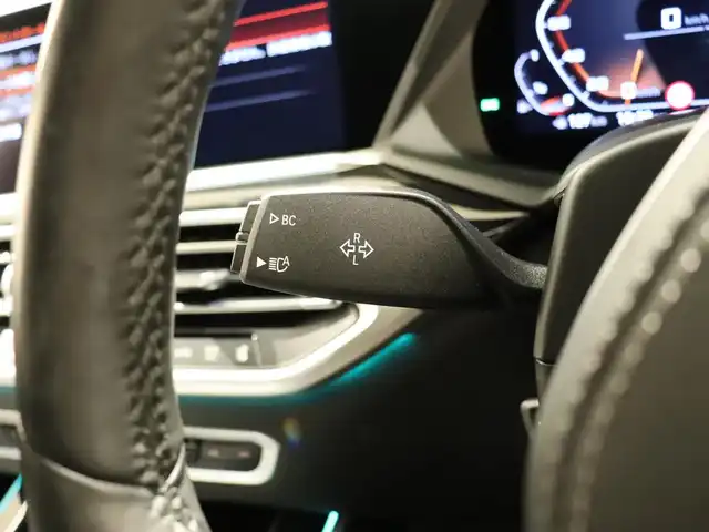 ＢＭＷ Ｘ７ M50i 静岡県 2022(令4)年 4万km ミネラルホワイト セレクトパッケージ/・サンルーフ/・サンプロテクションガラス/・リアシートエンタテインメント/黒革シート/前後ドラレコ/エアサス/後席モニター/harmankardon/マッサージ/前席ベンチレーション/1・2列目シートヒーター/ディスプレイキー/360°カメラ/HUD