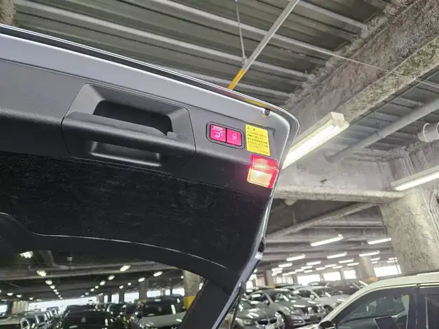 メルセデス・ベンツ Ｃ１８０ ステーションワゴンアバンギャルド 香川県 2012(平24)年 6.3万km ダイヤモンドシルバー 純正ナビ/フルセグTV/バックカメラ/ディスタンスアシストディストロニック/パークトロニック/レーダーセーフティパッケージ/・ブレーキアシストプラス/・アクティブレーンキーピングアシスト/HIDヘッドランプ/インテリジェントライトシステム/ターボ/革巻きステアリング/パドルシフト/合皮/ダイナミカコンビスポーツシート/前席パワーシート/前席シートメモリー/純正18インチアルミホイール/スマートキー/禁煙車