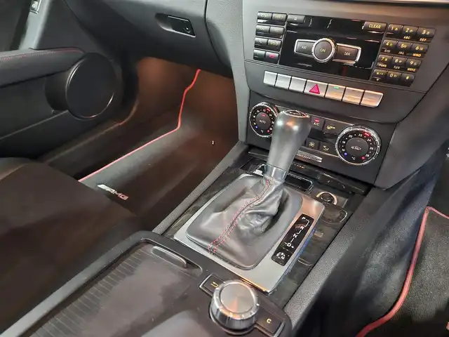 メルセデス・ベンツ Ｃ１８０ ステーションワゴンアバンギャルド 香川県 2012(平24)年 6.3万km ダイヤモンドシルバー 純正ナビ/フルセグTV/バックカメラ/ディスタンスアシストディストロニック/パークトロニック/レーダーセーフティパッケージ/・ブレーキアシストプラス/・アクティブレーンキーピングアシスト/HIDヘッドランプ/インテリジェントライトシステム/ターボ/革巻きステアリング/パドルシフト/合皮/ダイナミカコンビスポーツシート/前席パワーシート/前席シートメモリー/純正18インチアルミホイール/スマートキー/禁煙車