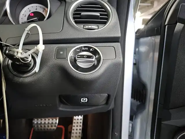 メルセデス・ベンツ Ｃ１８０ ステーションワゴンアバンギャルド 香川県 2012(平24)年 6.3万km ダイヤモンドシルバー 純正ナビ/フルセグTV/バックカメラ/ディスタンスアシストディストロニック/パークトロニック/レーダーセーフティパッケージ/・ブレーキアシストプラス/・アクティブレーンキーピングアシスト/HIDヘッドランプ/インテリジェントライトシステム/ターボ/革巻きステアリング/パドルシフト/合皮/ダイナミカコンビスポーツシート/前席パワーシート/前席シートメモリー/純正18インチアルミホイール/スマートキー/禁煙車