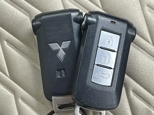 三菱 デリカＤ：５ P 熊本県 2021(令3)年 4.1万km ダイヤモンドブラックマイカ 禁煙車　/ワンオーナー　/電動サイドステップ/AC100V充電/４WD/純正ナビ（ＣＤ・ＤＶＤ・フルセグ・ＢＴ・SD・ipod・HDMI）/アルパイン10.1型後席モニター　/前後ドライブレコーダー　/ビルトインＥＴＣ　/アダブティブクルーズコントロール/両側パワースライドドア　/衝突軽減ブレーキ/レーンキープアシスト/横滑り防止/アイドリングストップ/ブラインドスポットモニター/前後クリアランスソナー　/前席シートヒーター/ステアリングヒーター/運転席パワーシート/パワーバックドア/純正フロアマット/純正１８インチAW/オートライト/LEDヘッドライト/フォグランプ/スマートキー/プッシュスタート/スペアキー1本/取扱説明書