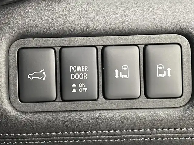 三菱 デリカＤ：５ P 熊本県 2021(令3)年 4.1万km ダイヤモンドブラックマイカ 禁煙車　/ワンオーナー　/電動サイドステップ/AC100V充電/４WD/純正ナビ（ＣＤ・ＤＶＤ・フルセグ・ＢＴ・SD・ipod・HDMI）/アルパイン10.1型後席モニター　/前後ドライブレコーダー　/ビルトインＥＴＣ　/アダブティブクルーズコントロール/両側パワースライドドア　/衝突軽減ブレーキ/レーンキープアシスト/横滑り防止/アイドリングストップ/ブラインドスポットモニター/前後クリアランスソナー　/前席シートヒーター/ステアリングヒーター/運転席パワーシート/パワーバックドア/純正フロアマット/純正１８インチAW/オートライト/LEDヘッドライト/フォグランプ/スマートキー/プッシュスタート/スペアキー1本/取扱説明書