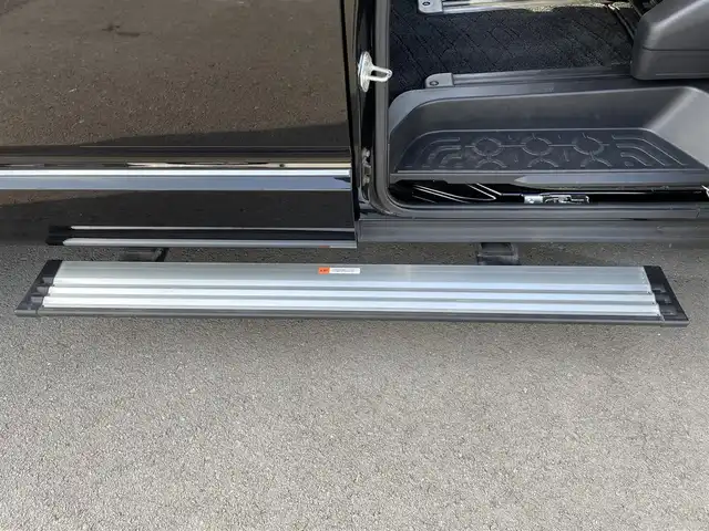 三菱 デリカＤ：５ P 熊本県 2021(令3)年 4.1万km ダイヤモンドブラックマイカ 禁煙車　/ワンオーナー　/電動サイドステップ/AC100V充電/４WD/純正ナビ（ＣＤ・ＤＶＤ・フルセグ・ＢＴ・SD・ipod・HDMI）/アルパイン10.1型後席モニター　/前後ドライブレコーダー　/ビルトインＥＴＣ　/アダブティブクルーズコントロール/両側パワースライドドア　/衝突軽減ブレーキ/レーンキープアシスト/横滑り防止/アイドリングストップ/ブラインドスポットモニター/前後クリアランスソナー　/前席シートヒーター/ステアリングヒーター/運転席パワーシート/パワーバックドア/純正フロアマット/純正１８インチAW/オートライト/LEDヘッドライト/フォグランプ/スマートキー/プッシュスタート/スペアキー1本/取扱説明書