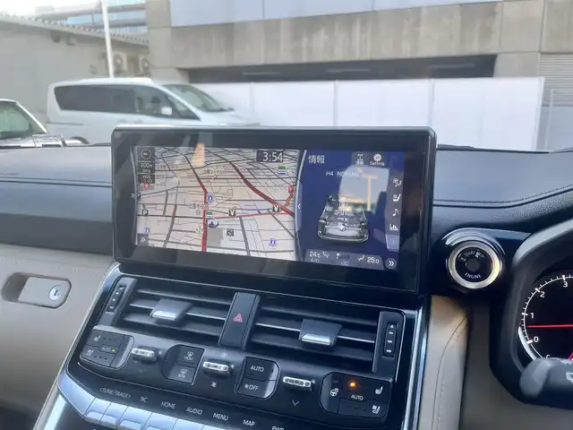 トヨタ ランドクルーザー ZX 島根県 2024(令6)年 1.2万km プレシャスホワイトパール ワンオーナー　/モデリスタエアロ（フロント／リア／リアアンダー）　/サンルーフ　/ＪＢＬサウンドシステム　/ベージュレザーシート/純正１２．３インチメモリナビ　/（フルセグTV／ＤＶＤ再生／Ｂｌｕｅｔｏｏｔｈ接続）　/後席ヘッドレストモニター×２/全方位／バックカメラ　/デジタルインナーミラー（後方録画機能付き）/前方ドライブレコーダー　/ビルトインETC２．０　/Toyota Safety Sense/・プリクラッシュセーフティ/・レーントレーシングアシスト/・レーンディパーチャーアラート/・レーダークルーズコントロール/・アダプティブハイビームシステム／オートマチックハイビーム/・ロードサインアシスト/・ドライバー異常時対応システム/・発進遅れ告知機能/ブラインドスポットモニター　/ヘッドアップディスプレイ/パワーバックドア/運転席メモリーパワーシート＋助手席パワーシート/全席シートヒーター／エアシート/ステアリングヒーター/COOL BOX/純正２０インチアルミホイール/保証書・取扱説明書（本体＋ナビ）・スペアキー1本/社外セキュリティー （Grgo）