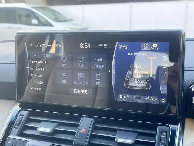 トヨタ ランドクルーザー ZX 島根県 2024(令6)年 1.2万km プレシャスホワイトパール ワンオーナー　/モデリスタエアロ（フロント／リア／リアアンダー）　/サンルーフ　/ＪＢＬサウンドシステム　/ベージュレザーシート/純正１２．３インチメモリナビ　/（フルセグTV／ＤＶＤ再生／Ｂｌｕｅｔｏｏｔｈ接続）　/後席ヘッドレストモニター×２/全方位／バックカメラ　/デジタルインナーミラー（後方録画機能付き）/前方ドライブレコーダー　/ビルトインETC２．０　/Toyota Safety Sense/・プリクラッシュセーフティ/・レーントレーシングアシスト/・レーンディパーチャーアラート/・レーダークルーズコントロール/・アダプティブハイビームシステム／オートマチックハイビーム/・ロードサインアシスト/・ドライバー異常時対応システム/・発進遅れ告知機能/ブラインドスポットモニター　/ヘッドアップディスプレイ/パワーバックドア/運転席メモリーパワーシート＋助手席パワーシート/全席シートヒーター／エアシート/ステアリングヒーター/COOL BOX/純正２０インチアルミホイール/保証書・取扱説明書（本体＋ナビ）・スペアキー1本/社外セキュリティー （Grgo）