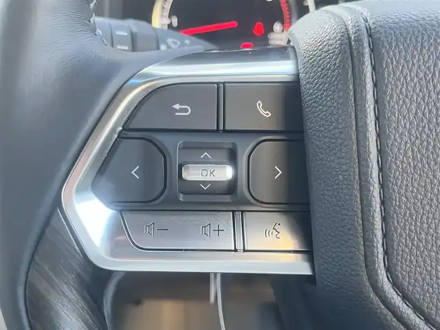 トヨタ ランドクルーザー ZX 島根県 2024(令6)年 1.2万km プレシャスホワイトパール ワンオーナー　/モデリスタエアロ（フロント／リア／リアアンダー）　/サンルーフ　/ＪＢＬサウンドシステム　/ベージュレザーシート/純正１２．３インチメモリナビ　/（フルセグTV／ＤＶＤ再生／Ｂｌｕｅｔｏｏｔｈ接続）　/後席ヘッドレストモニター×２/全方位／バックカメラ　/デジタルインナーミラー（後方録画機能付き）/前方ドライブレコーダー　/ビルトインETC２．０　/Toyota Safety Sense/・プリクラッシュセーフティ/・レーントレーシングアシスト/・レーンディパーチャーアラート/・レーダークルーズコントロール/・アダプティブハイビームシステム／オートマチックハイビーム/・ロードサインアシスト/・ドライバー異常時対応システム/・発進遅れ告知機能/ブラインドスポットモニター　/ヘッドアップディスプレイ/パワーバックドア/運転席メモリーパワーシート＋助手席パワーシート/全席シートヒーター／エアシート/ステアリングヒーター/COOL BOX/純正２０インチアルミホイール/保証書・取扱説明書（本体＋ナビ）・スペアキー1本/社外セキュリティー （Grgo）