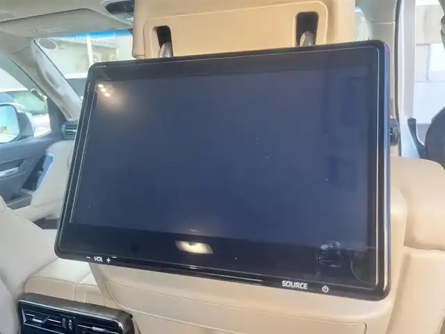 トヨタ ランドクルーザー ZX 島根県 2024(令6)年 1.2万km プレシャスホワイトパール ワンオーナー　/モデリスタエアロ（フロント／リア／リアアンダー）　/サンルーフ　/ＪＢＬサウンドシステム　/ベージュレザーシート/純正１２．３インチメモリナビ　/（フルセグTV／ＤＶＤ再生／Ｂｌｕｅｔｏｏｔｈ接続）　/後席ヘッドレストモニター×２/全方位／バックカメラ　/デジタルインナーミラー（後方録画機能付き）/前方ドライブレコーダー　/ビルトインETC２．０　/Toyota Safety Sense/・プリクラッシュセーフティ/・レーントレーシングアシスト/・レーンディパーチャーアラート/・レーダークルーズコントロール/・アダプティブハイビームシステム／オートマチックハイビーム/・ロードサインアシスト/・ドライバー異常時対応システム/・発進遅れ告知機能/ブラインドスポットモニター　/ヘッドアップディスプレイ/パワーバックドア/運転席メモリーパワーシート＋助手席パワーシート/全席シートヒーター／エアシート/ステアリングヒーター/COOL BOX/純正２０インチアルミホイール/保証書・取扱説明書（本体＋ナビ）・スペアキー1本/社外セキュリティー （Grgo）