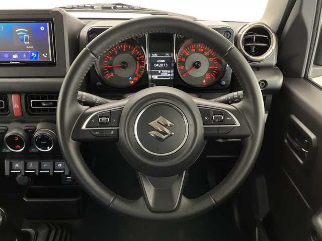 スズキ ジムニー シエラ JC 長野県 2019(平31)年 3.7万km ジャングルグリーン 4WD/5速MT/社外ディスプレイオーディオ(PVH-9300DVSZS)/クルーズコントロール/車線逸脱警報/衝突軽減ブレーキ/ダウンヒルアシストコントロール/前席シートヒーター/ステアリングスイッチ/ビルトインETC2.0/LEDヘッドライト/オートライト/フロントフォグランプ/電動格納ミラー/ウィンカーミラー/ドアミラーヒーター/純正15インチAW装着/純正ドアバイザー/プッシュスタート/スマートキー