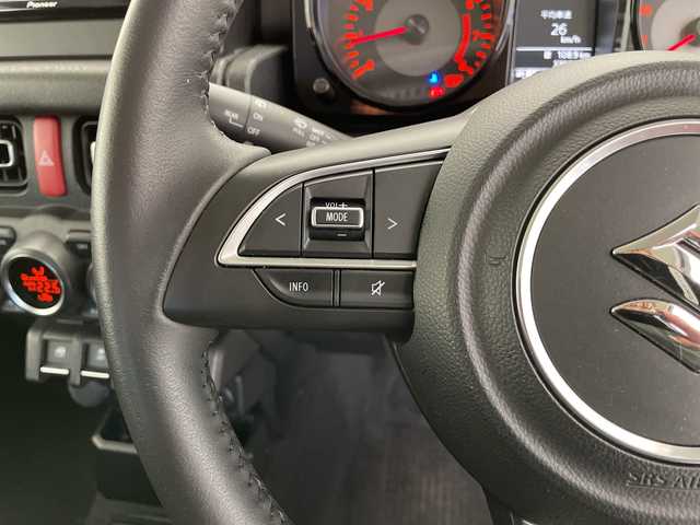 スズキ ジムニー シエラ JC 長野県 2019(平31)年 3.7万km ジャングルグリーン 4WD/5速MT/社外ディスプレイオーディオ(PVH-9300DVSZS)/クルーズコントロール/車線逸脱警報/衝突軽減ブレーキ/ダウンヒルアシストコントロール/前席シートヒーター/ステアリングスイッチ/ビルトインETC2.0/LEDヘッドライト/オートライト/フロントフォグランプ/電動格納ミラー/ウィンカーミラー/ドアミラーヒーター/純正15インチAW装着/純正ドアバイザー/プッシュスタート/スマートキー