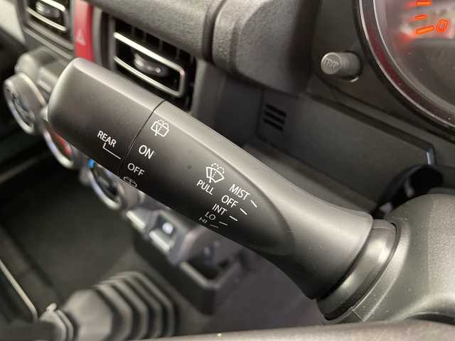 スズキ ジムニー シエラ JC 長野県 2019(平31)年 3.7万km ジャングルグリーン 4WD/5速MT/社外ディスプレイオーディオ(PVH-9300DVSZS)/クルーズコントロール/車線逸脱警報/衝突軽減ブレーキ/ダウンヒルアシストコントロール/前席シートヒーター/ステアリングスイッチ/ビルトインETC2.0/LEDヘッドライト/オートライト/フロントフォグランプ/電動格納ミラー/ウィンカーミラー/ドアミラーヒーター/純正15インチAW装着/純正ドアバイザー/プッシュスタート/スマートキー