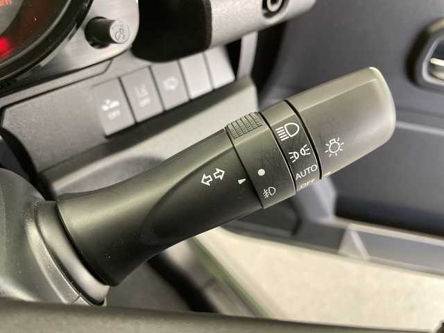 スズキ ジムニー シエラ JC 長野県 2019(平31)年 3.7万km ジャングルグリーン 4WD/5速MT/社外ディスプレイオーディオ(PVH-9300DVSZS)/クルーズコントロール/車線逸脱警報/衝突軽減ブレーキ/ダウンヒルアシストコントロール/前席シートヒーター/ステアリングスイッチ/ビルトインETC2.0/LEDヘッドライト/オートライト/フロントフォグランプ/電動格納ミラー/ウィンカーミラー/ドアミラーヒーター/純正15インチAW装着/純正ドアバイザー/プッシュスタート/スマートキー