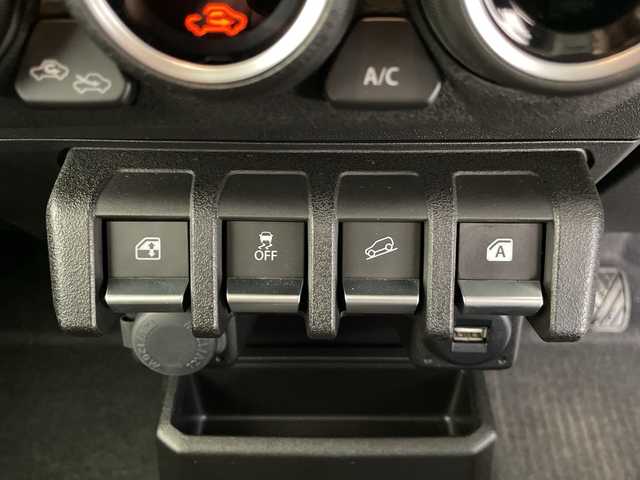 スズキ ジムニー シエラ JC 長野県 2019(平31)年 3.7万km ジャングルグリーン 4WD/5速MT/社外ディスプレイオーディオ(PVH-9300DVSZS)/クルーズコントロール/車線逸脱警報/衝突軽減ブレーキ/ダウンヒルアシストコントロール/前席シートヒーター/ステアリングスイッチ/ビルトインETC2.0/LEDヘッドライト/オートライト/フロントフォグランプ/電動格納ミラー/ウィンカーミラー/ドアミラーヒーター/純正15インチAW装着/純正ドアバイザー/プッシュスタート/スマートキー