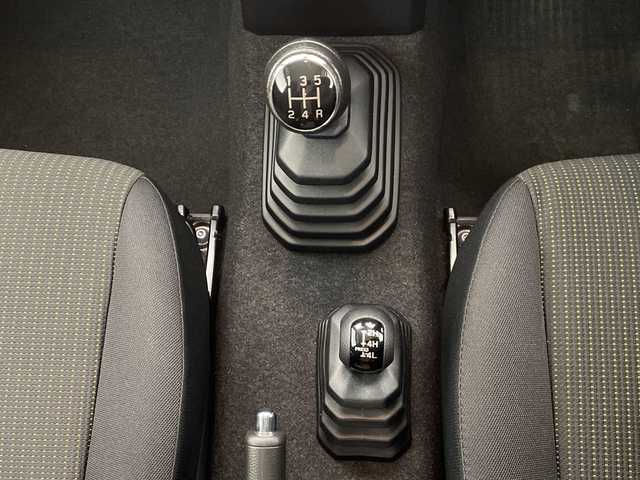 スズキ ジムニー シエラ JC 長野県 2019(平31)年 3.7万km ジャングルグリーン 4WD/5速MT/社外ディスプレイオーディオ(PVH-9300DVSZS)/クルーズコントロール/車線逸脱警報/衝突軽減ブレーキ/ダウンヒルアシストコントロール/前席シートヒーター/ステアリングスイッチ/ビルトインETC2.0/LEDヘッドライト/オートライト/フロントフォグランプ/電動格納ミラー/ウィンカーミラー/ドアミラーヒーター/純正15インチAW装着/純正ドアバイザー/プッシュスタート/スマートキー