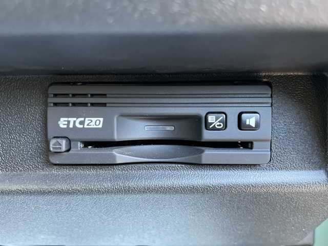 スズキ ジムニー シエラ JC 長野県 2019(平31)年 3.7万km ジャングルグリーン 4WD/5速MT/社外ディスプレイオーディオ(PVH-9300DVSZS)/クルーズコントロール/車線逸脱警報/衝突軽減ブレーキ/ダウンヒルアシストコントロール/前席シートヒーター/ステアリングスイッチ/ビルトインETC2.0/LEDヘッドライト/オートライト/フロントフォグランプ/電動格納ミラー/ウィンカーミラー/ドアミラーヒーター/純正15インチAW装着/純正ドアバイザー/プッシュスタート/スマートキー