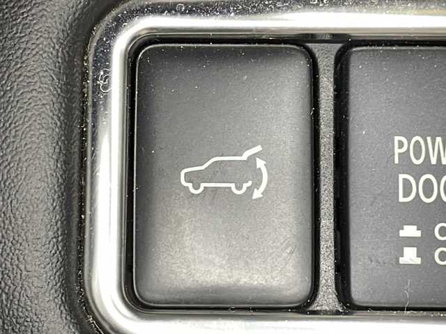 三菱 デリカＤ：５ P 広島県 2020(令2)年 5.1万km ウォームホワイトP/スターリングシルバーM 純正１０型ナビ　/両側パワースライドドア　/レーダークルーズコントロール　/全周囲　/フルセグＴＶ　/電動リアゲート　/パワーシート　/シートヒーター　/オートハイビーム　/ブラインドスポットモニター　/ＥＴＣ　/ドラレコ/純正１８インチアルミホイール(225/55/R18)/エアバック（運転席/助手席/サイド/カーテン）